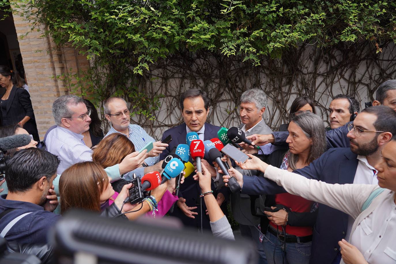 Familiares y amigos despiden a Antonio Gala