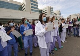 Protesta de profesionales sanitarios por la complejidad del examen para la consolidación de plazas de Enfermería.