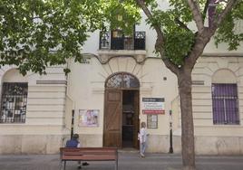 Fachada del colegio Luis Vives de Valencia, este miércoles