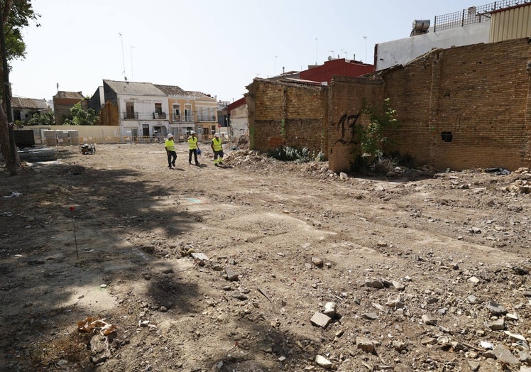 Solar de la calle Pueblo Nuevo del Mar, donde se tiene que construir el centro de día para mayores.