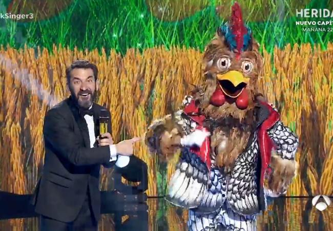 Quién es Gallo: estas son las pistas para descubrir al famoso que se esconde tras la máscara de 'Mask Singer'