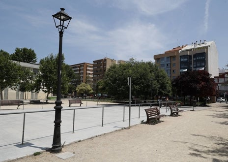 Imagen secundaria 1 - Solar de la calle Franco Tormo y parque con escasa zona de sombra en Padre Jofré.