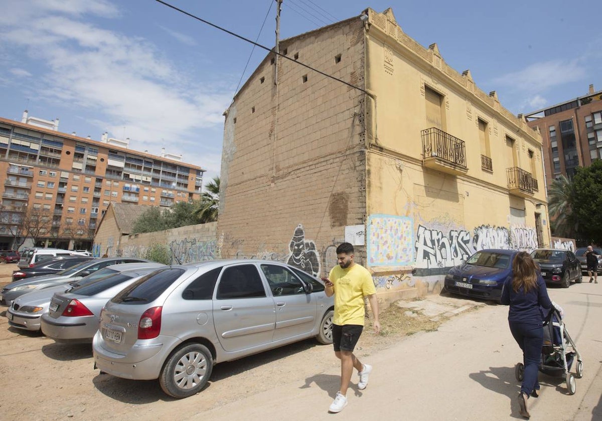 Alquería en ruinas en el barrio de Arniches.