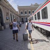 Guía para viajar en Interrail o AVE con descuentos del 50% este verano: del formulario exprés a las sanciones para evitar fraudes