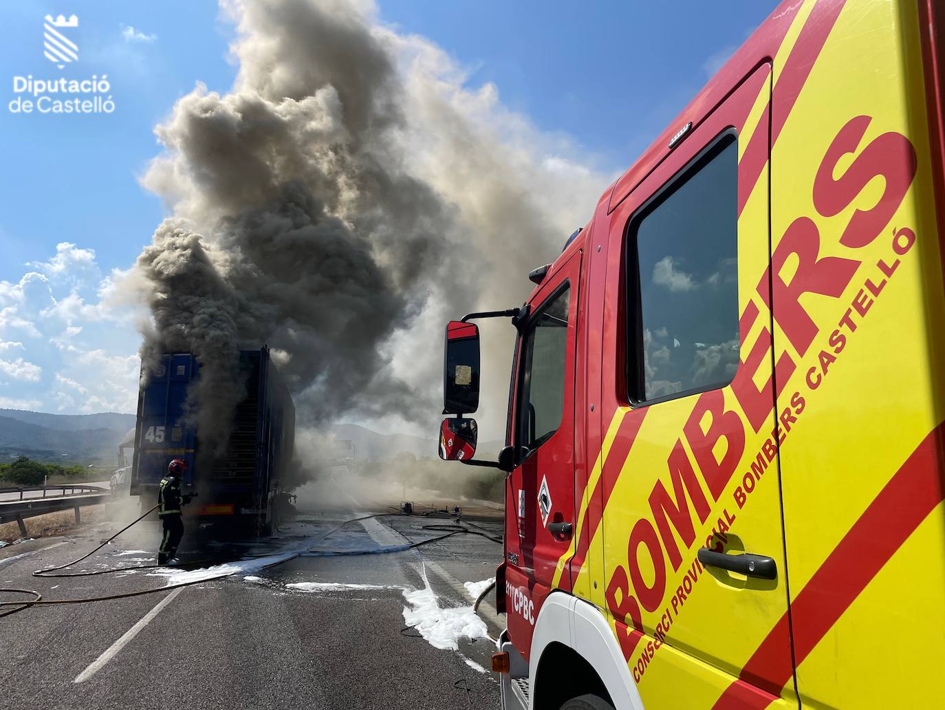 Accidente entre dos camiones en la A-7