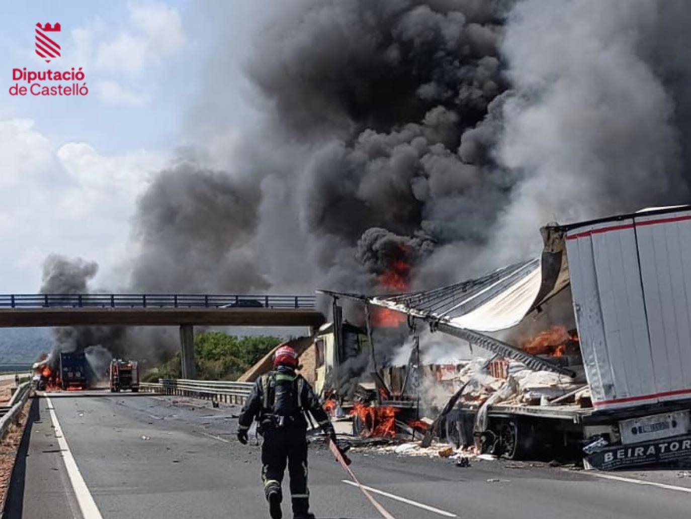 Accidente entre dos camiones en la A-7