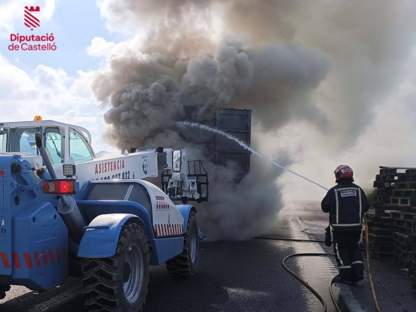 Accidente entre dos camiones en la A-7