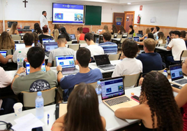 Estudiantes durante una clase en la UCAM