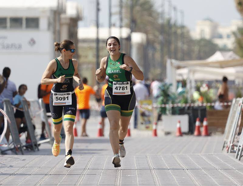 Las imágenes del III Triatlón Valencia-Playa de la Malvarrosa