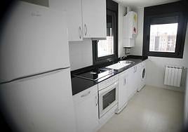 Una cocina con electrodomésticos.