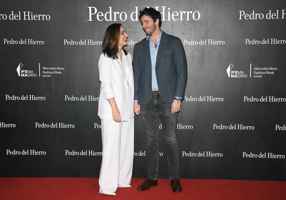 Tamara Falcó e Iñigo Onieva posando juntos en el photocall de un evento este año.