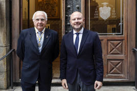 Toni Gaspar, presidente de la Diputación de Valencia, y pregonero del Corpus, junto a Francisco Esteve, de Amics del Corpus.