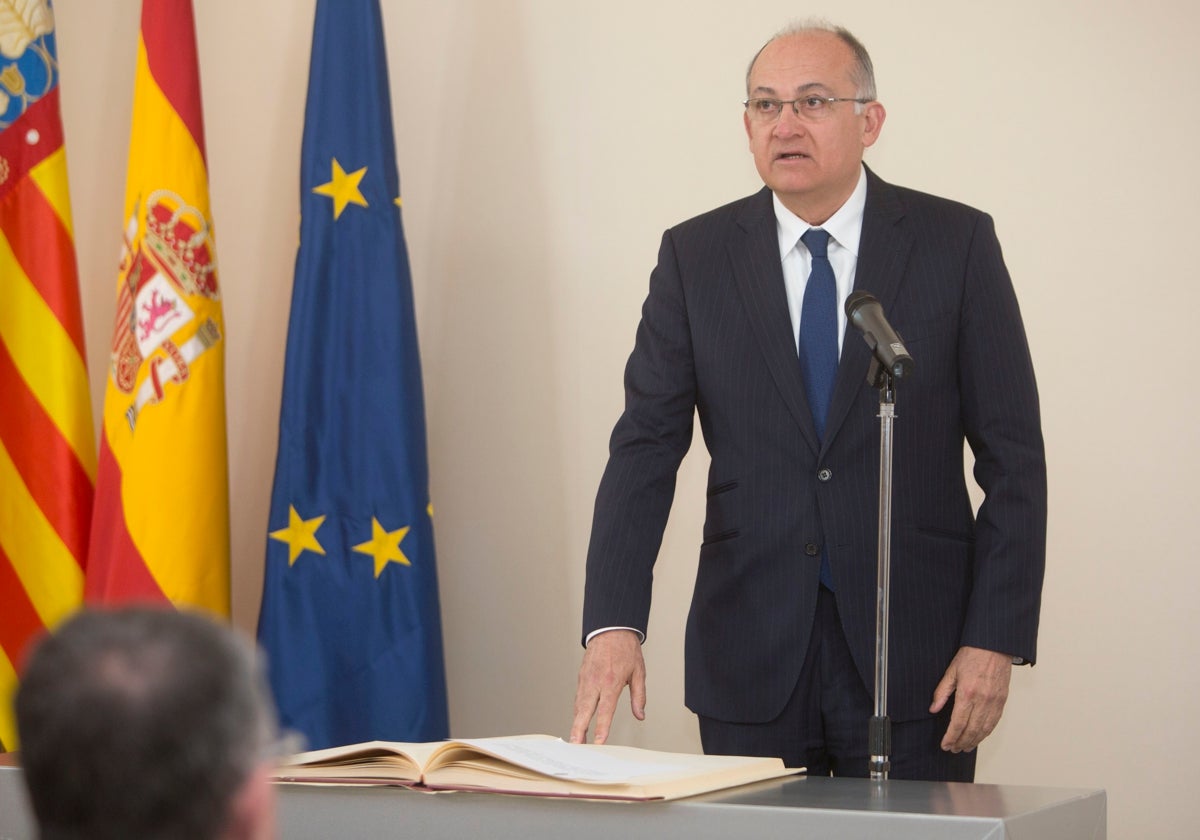 Joan Calabuig, el día que tomó posesión como presidente del Puerto de Valencia.