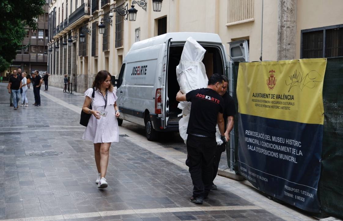 Fotos: la Virgen, trasladada al Museo Municipal de Valencia