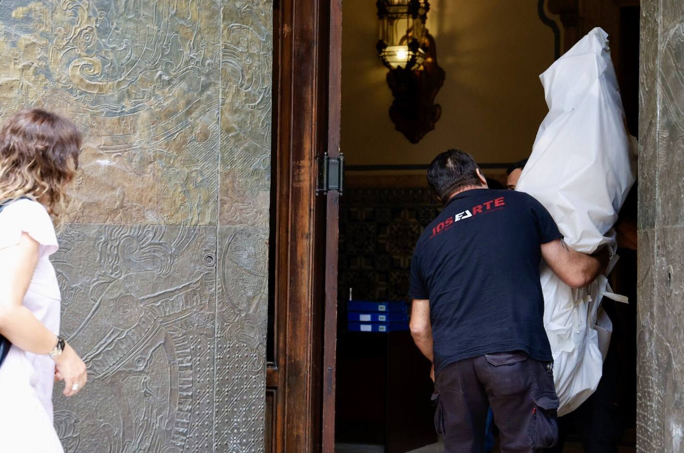 Fotos: la Virgen, trasladada al Museo Municipal de Valencia