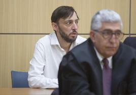 Alberto L., en la sala de vistas durante la lectura del veredicto del jurado que le declaró culpable.