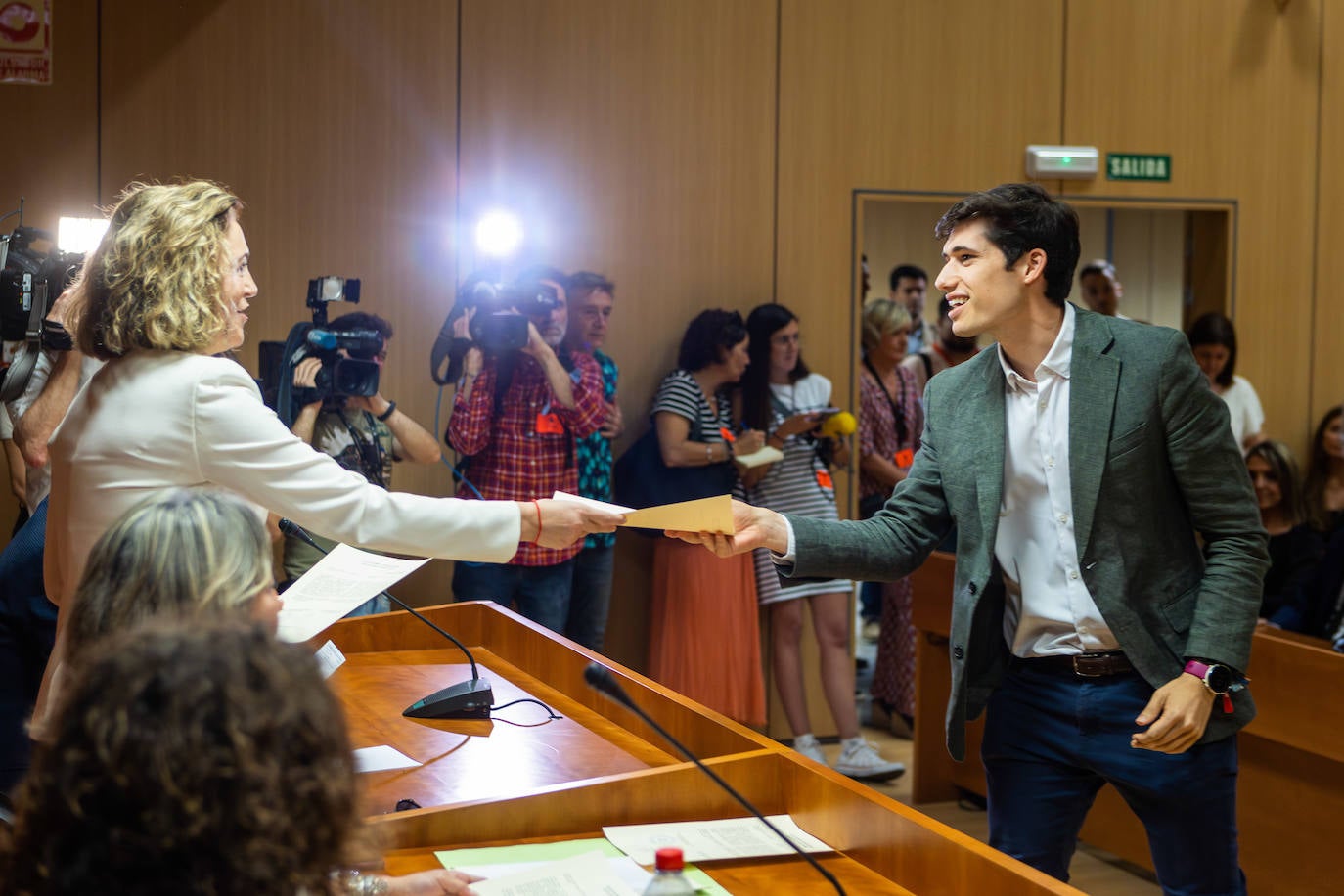 Recogida de actas de todos los concejales del Ayuntamiento de Valencia