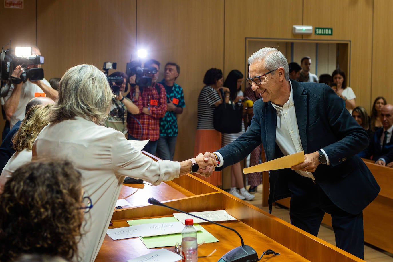 Recogida de actas de todos los concejales del Ayuntamiento de Valencia