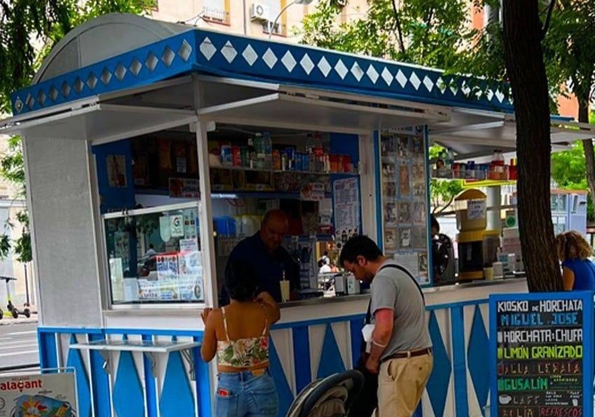 Aspecto del quiosco actual en la calle Narváez de Madrid.