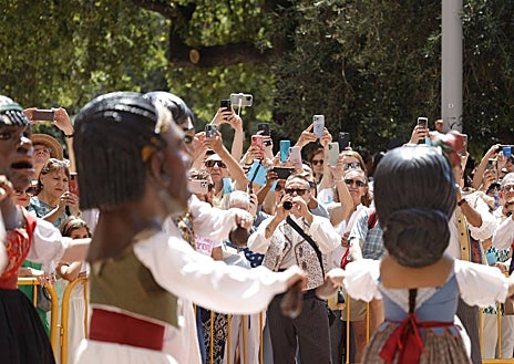 Imagen secundaria 1 - Algunos momentos de la Cabalgata del Convite.