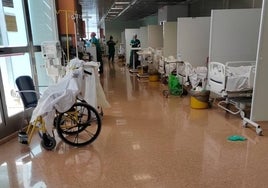 Los pacientes a la espera en Urgencias del Clínico.