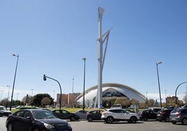 Estado actual de la escultura del Parotet, que ha perdido el azul intenso de la pintura.