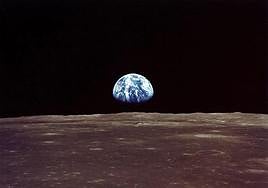 Una imagen de la Tierra tomada desde la Luna.