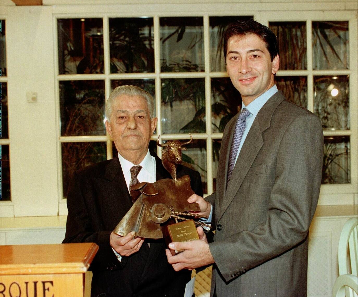 Fotos | La vida de Vicente Barrera, en imágenes: de torero a político