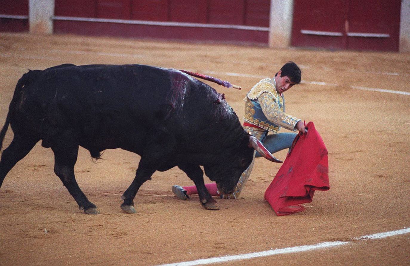 Fotos | La vida de Vicente Barrera, en imágenes: de torero a político