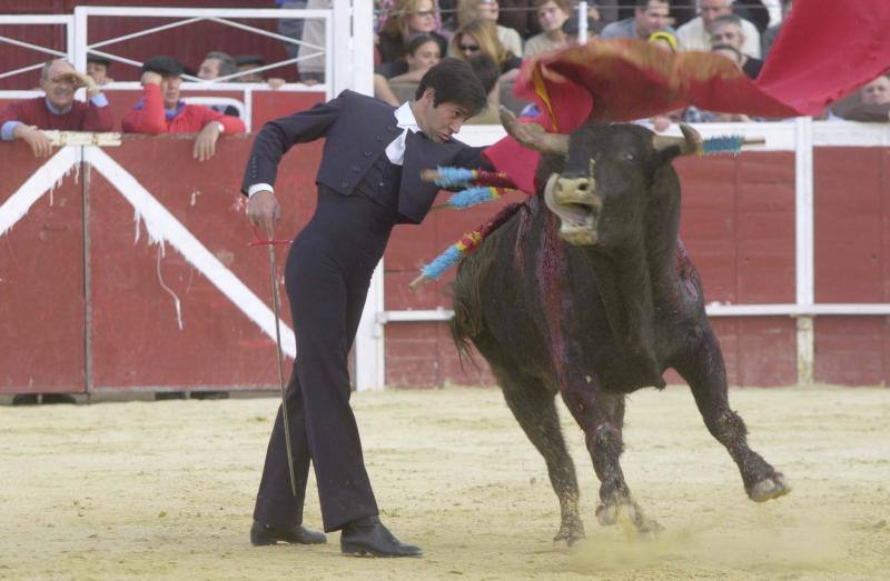 Fotos | La vida de Vicente Barrera, en imágenes: de torero a político