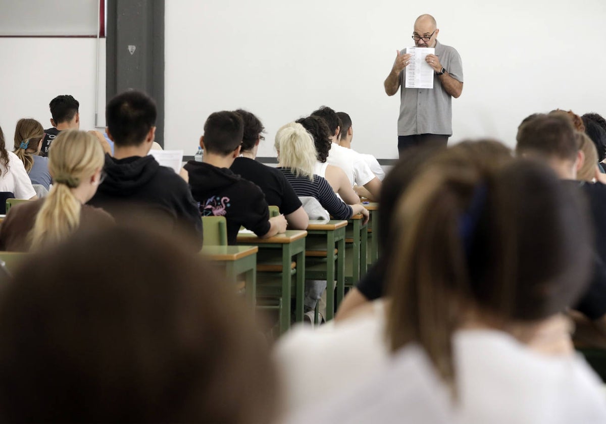 Alumnos durante el primer examen de la convocatoria de junio.