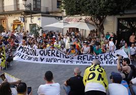 Nueva manifestación de la afición del Valencia CF contra Peter Lim