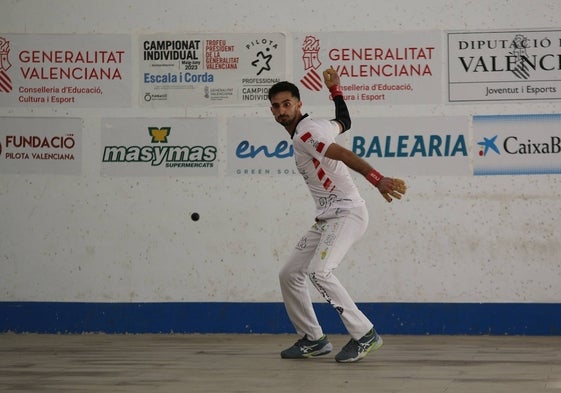 Marc se dispone a golpear durante la partida de este sábado.