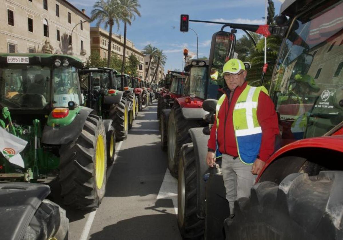 Concentración de tractores en una protesta agraria.