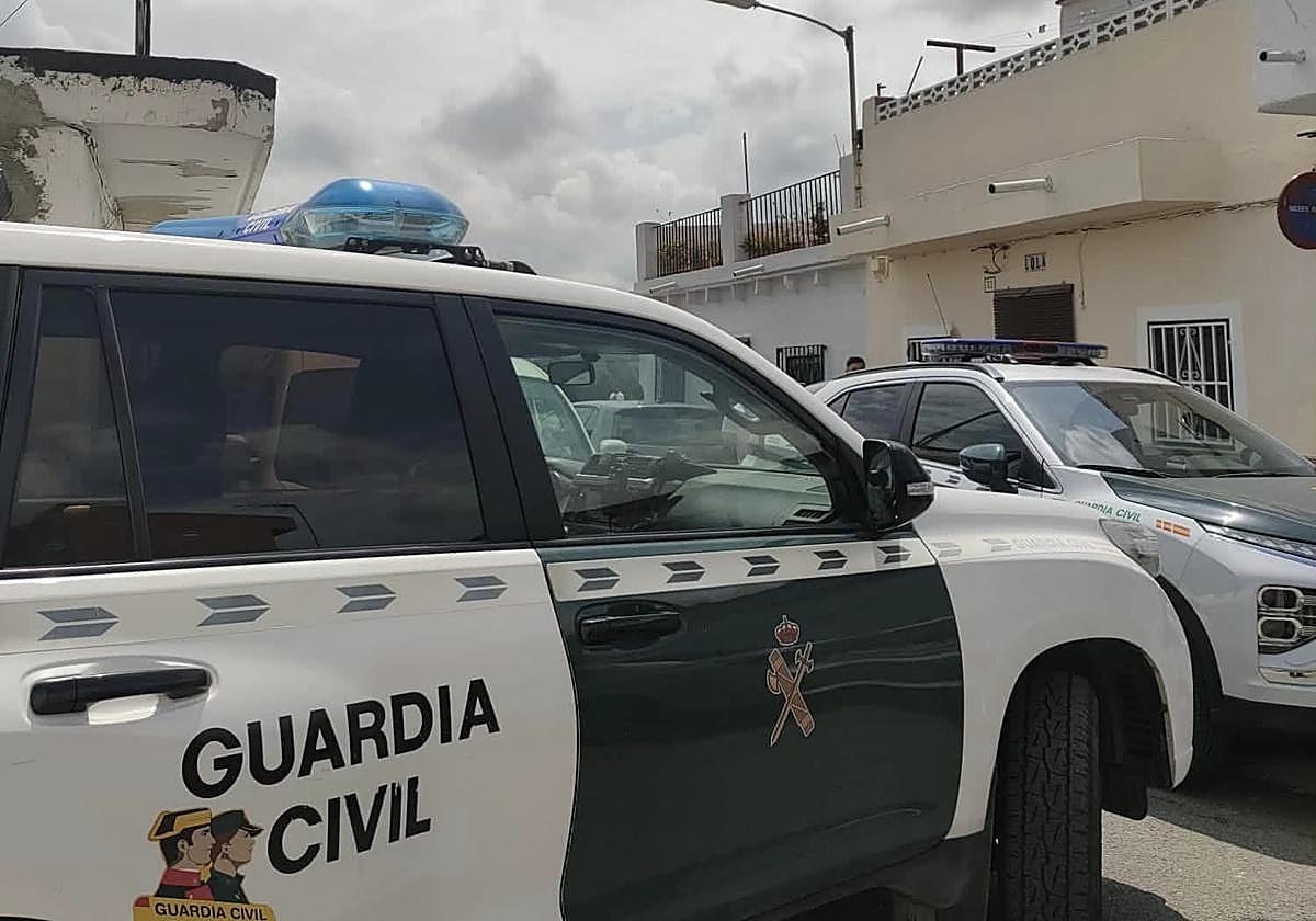 Guardia Civil en una actuación en Carlet.