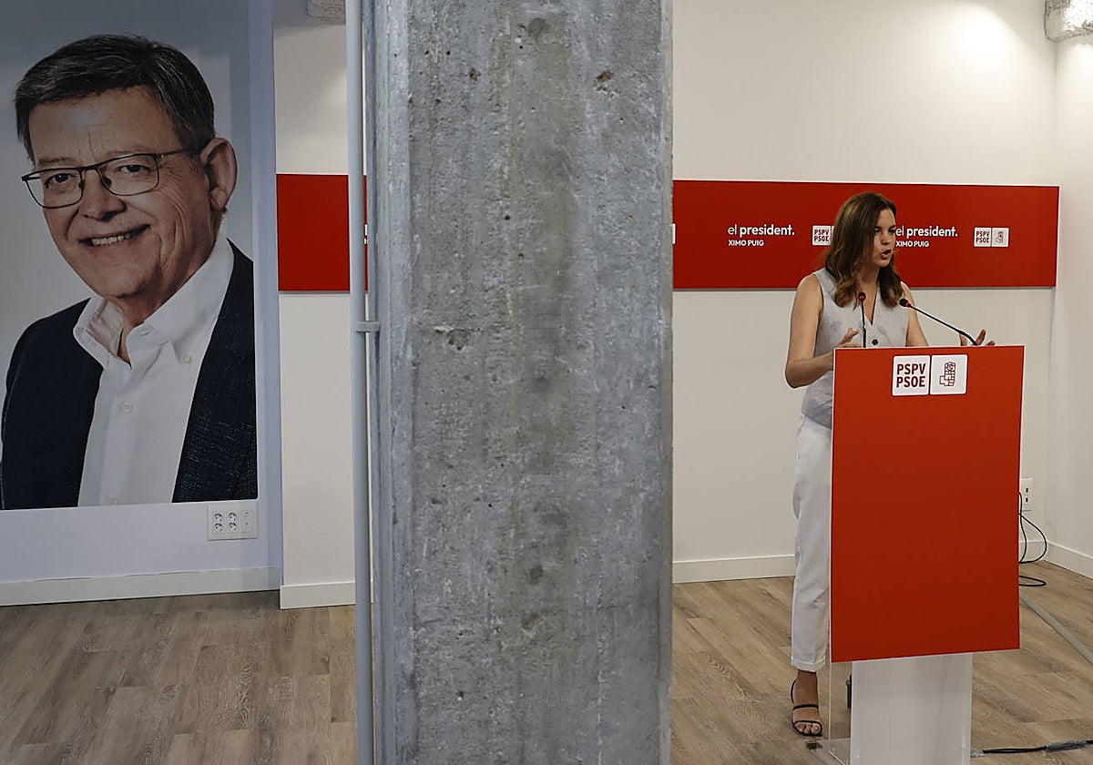 Sandra Gómez, en una rueda de prensa en la sede del PSPV en Valencia.