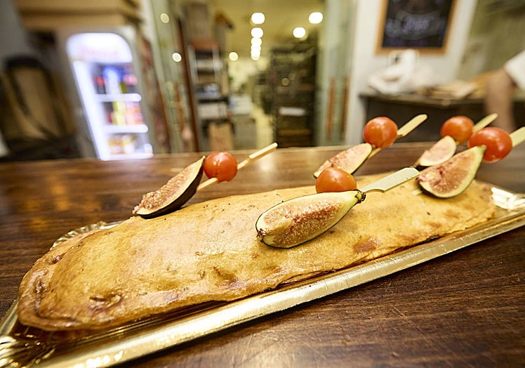 Coca de San Juan, con frutas naturales creada por Rausell, dueño de La Tahona del Abuelo.