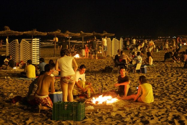 Cullera se queda sin hogueras en las playas la noche de San Juan