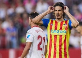 Cavani durante el partido de la campaña pasada en el Sánchez Pizjuán.