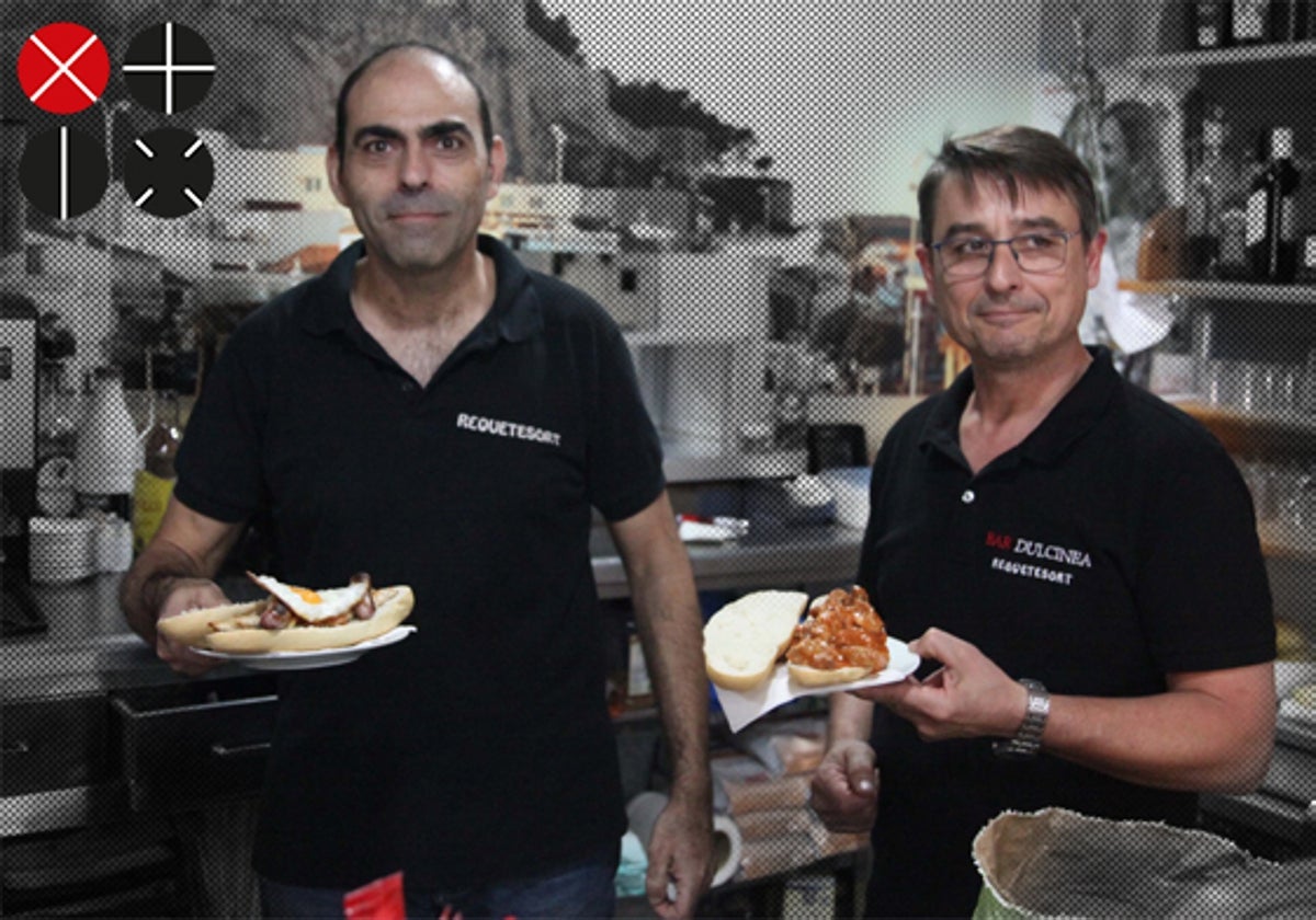 Juanbi y David con dos bocadillos que van a servir.