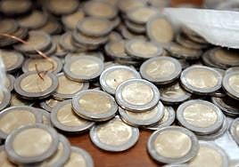Algunas monedas falsas incautadas en operaciones policiales.