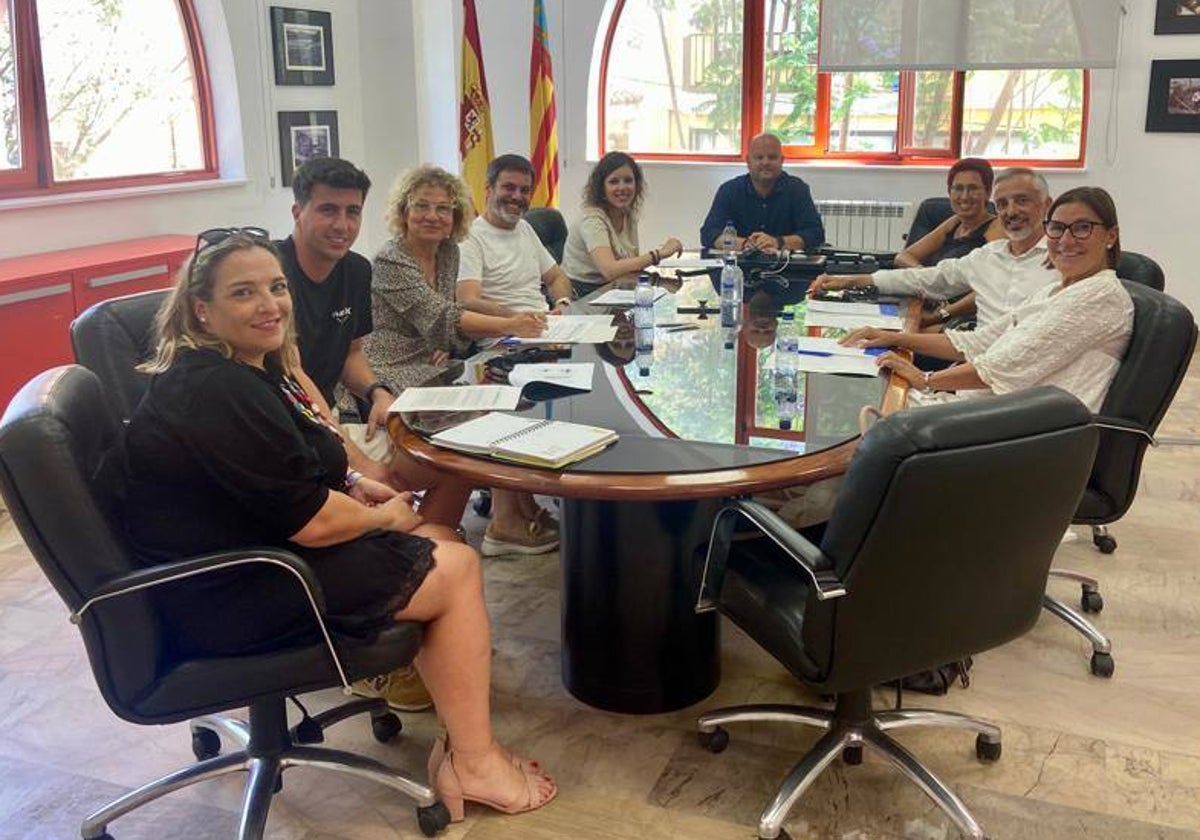 La primera reunión del nuevo equipo de gobierno de Teulada.