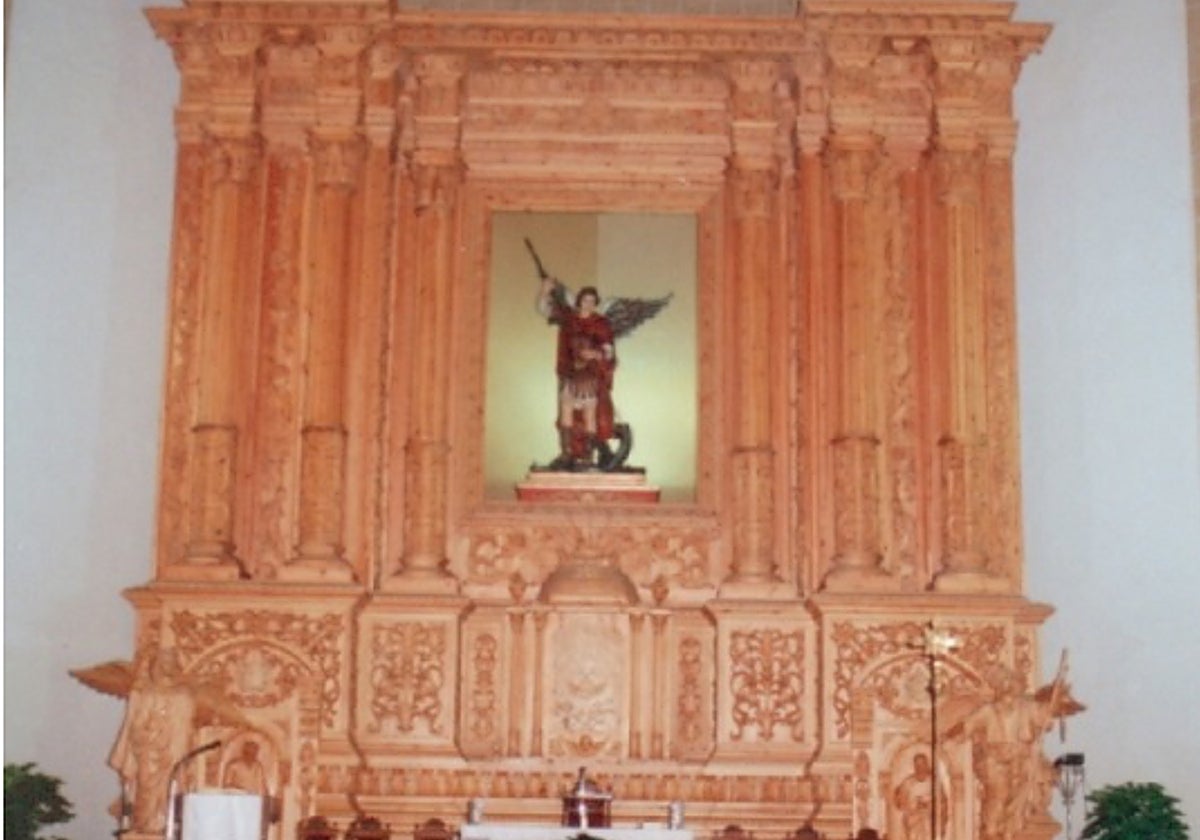 Retablo de la iglesia de San Miguel que se quiere restaurar.