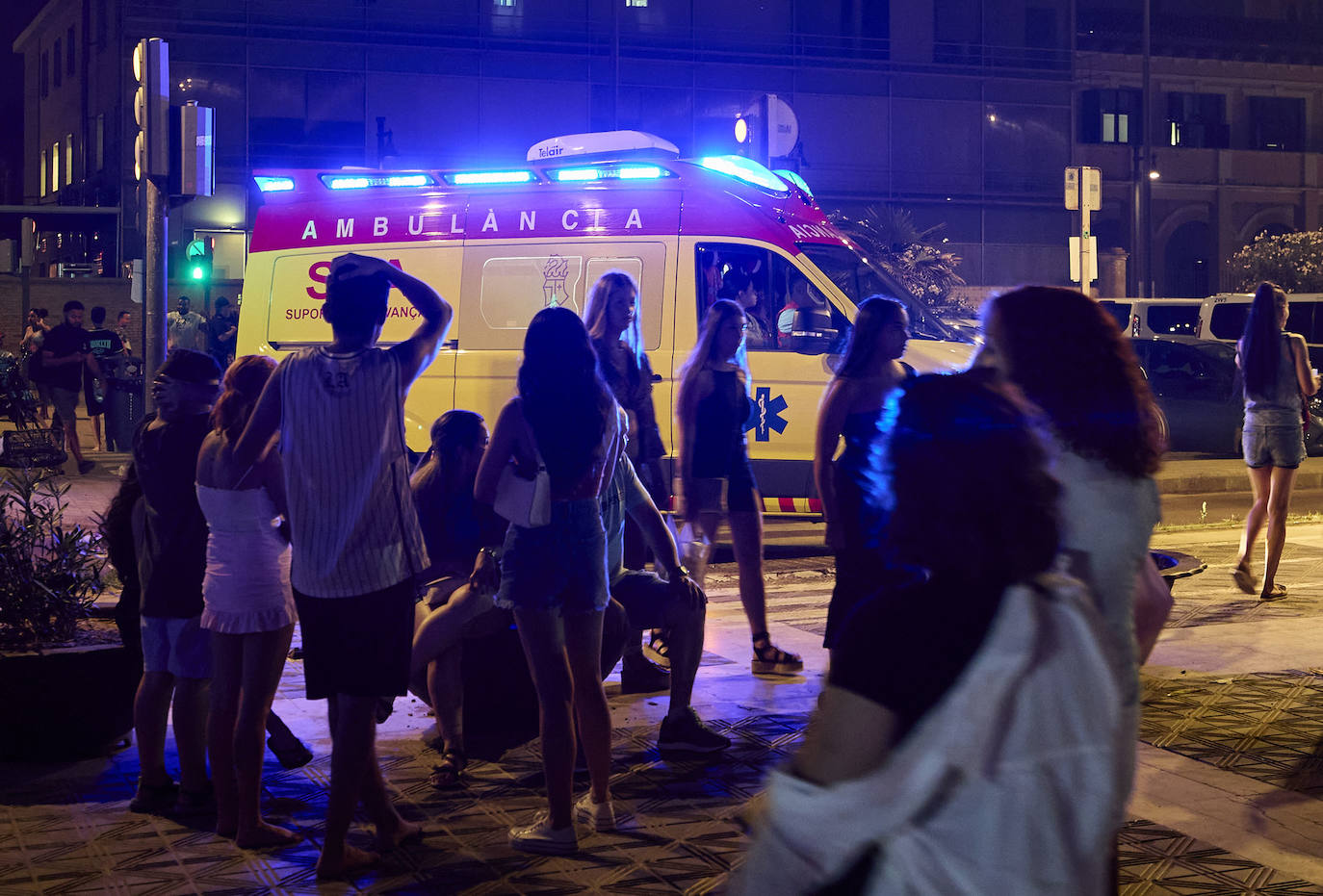 Noche de San Juan en Valencia Miles de personas celebran la noche de