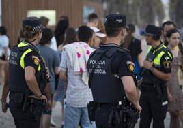 Agentes de la Policía Nacional en Valencia.