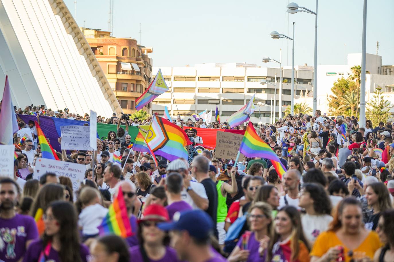 Las mejores imágenes de la marcha del Orgullo en Valencia