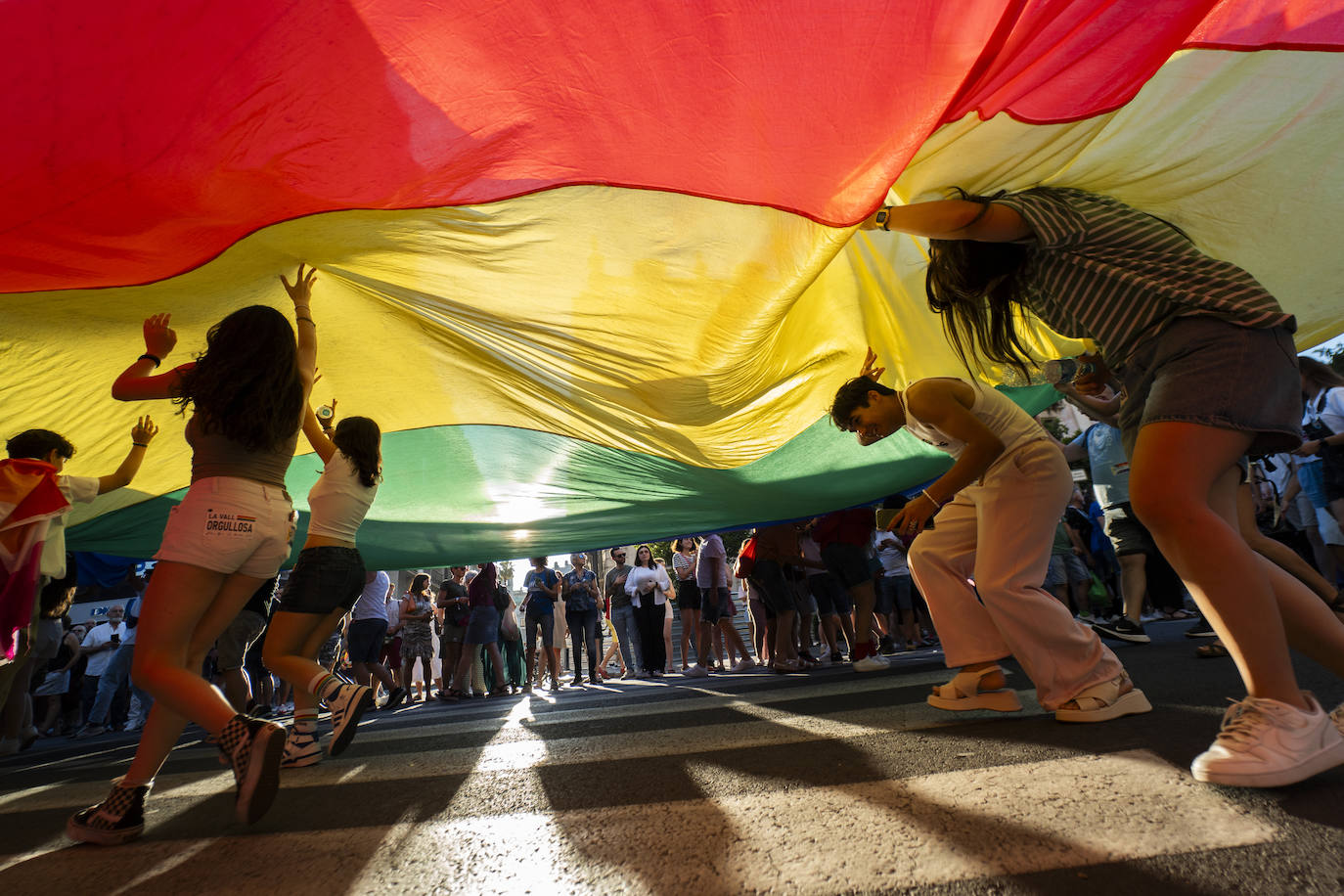 Las mejores imágenes de la marcha del Orgullo en Valencia