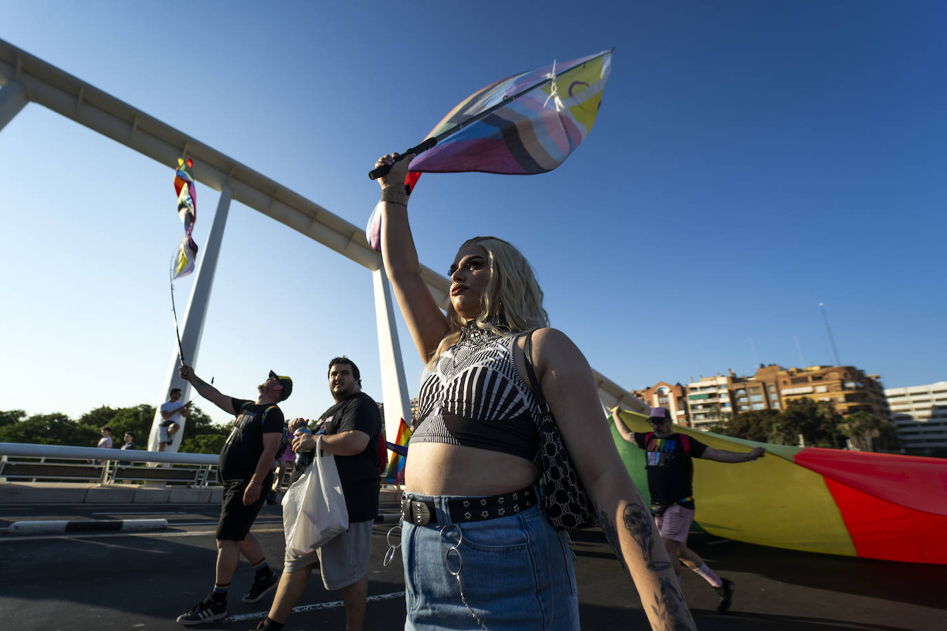 Las mejores imágenes de la marcha del Orgullo en Valencia