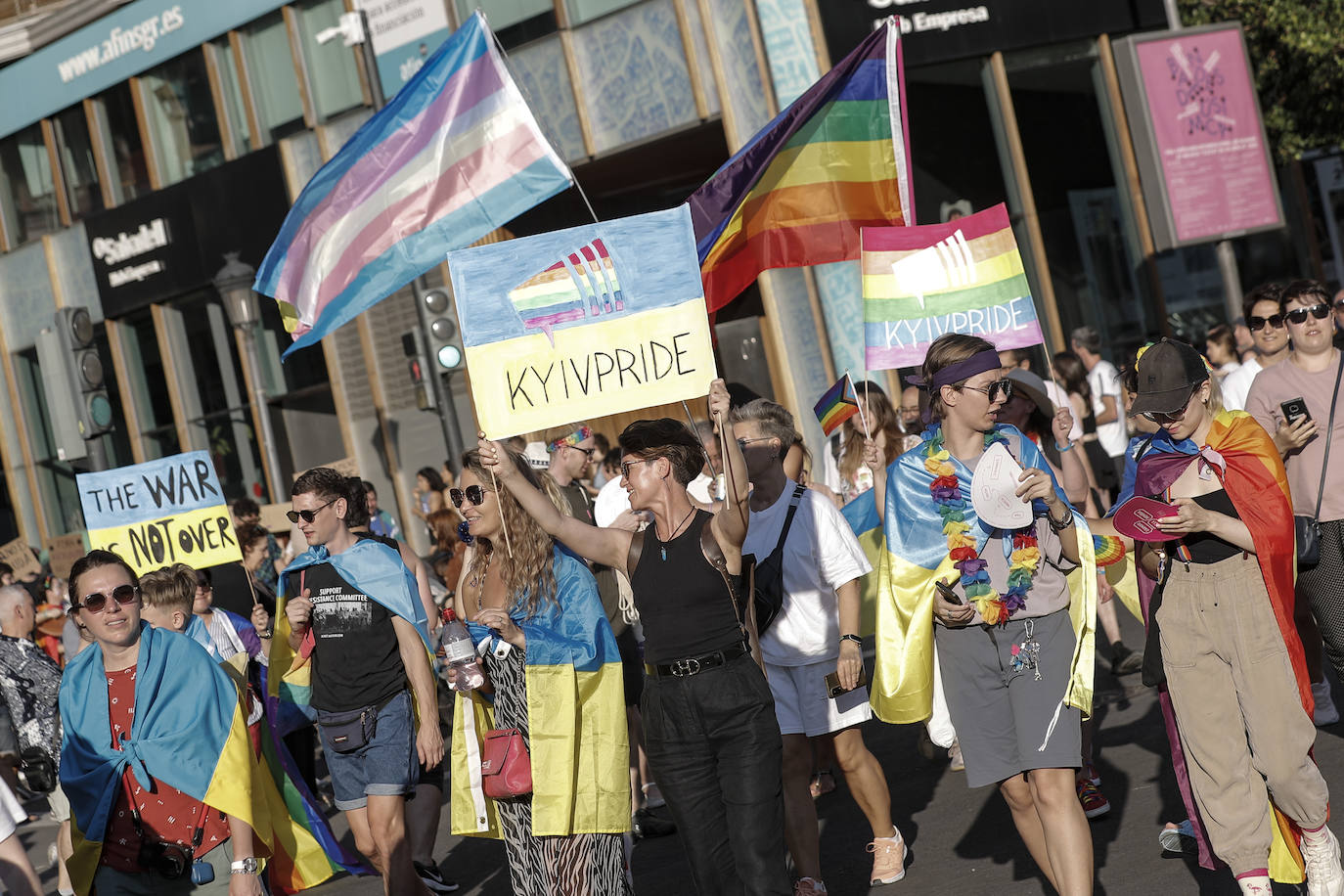 Las mejores imágenes de la marcha del Orgullo en Valencia