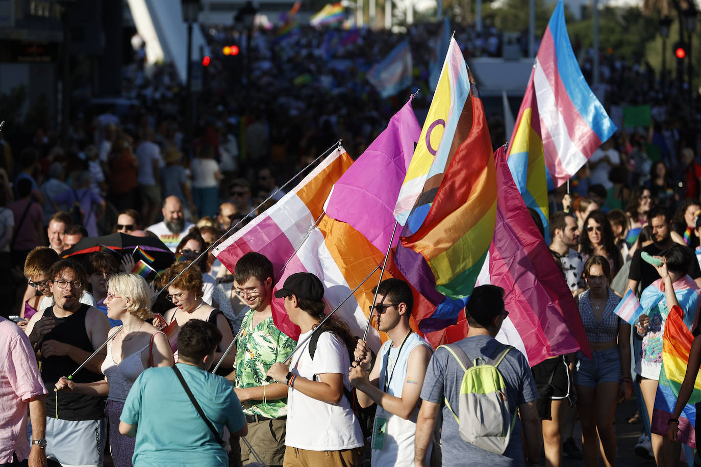 Las mejores imágenes de la marcha del Orgullo en Valencia